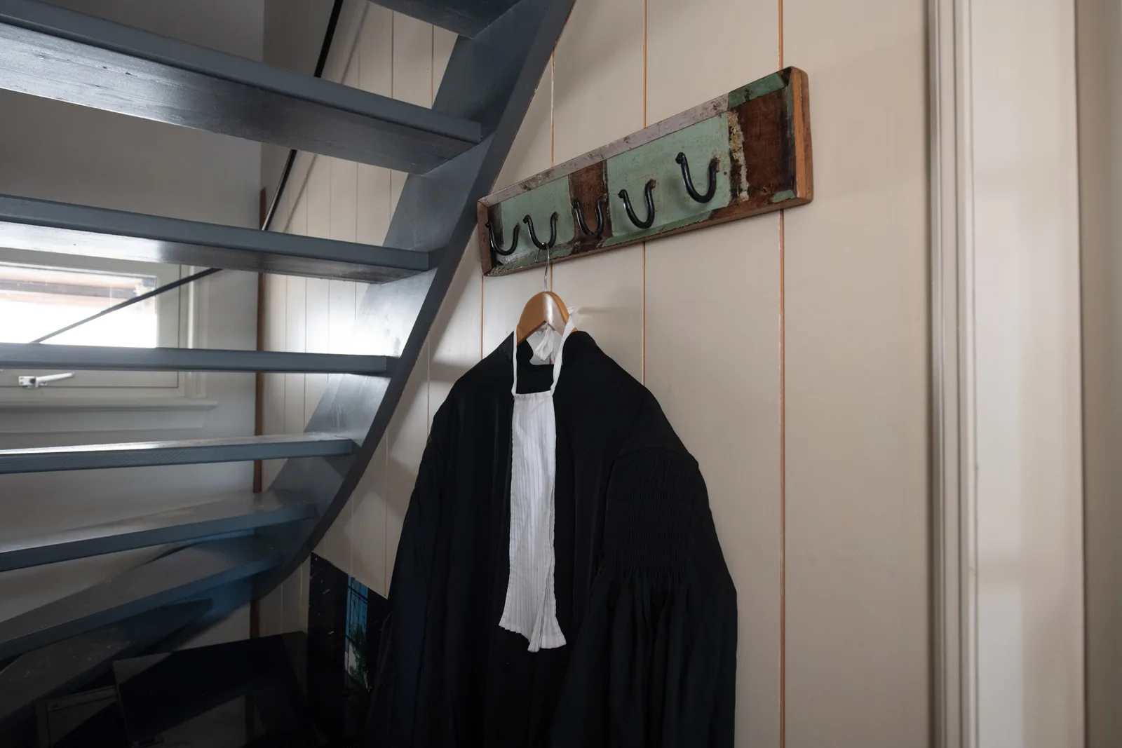 FTW Advocaten, toga aan de kapstok in het kantoor